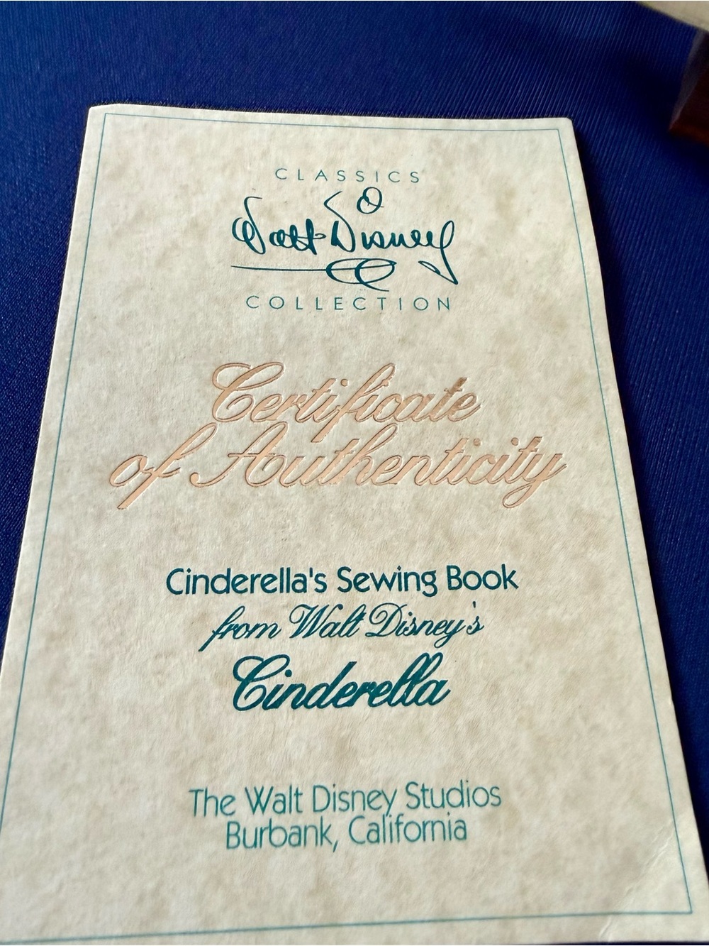 WDCC Cinderella’s Sewing Book Disney Classics Collection Box COA Stand Retired - Picture 8 of 8